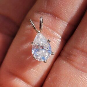 Gorgeous 925 sterling silver pear shaped CZ diamond necklace pendant